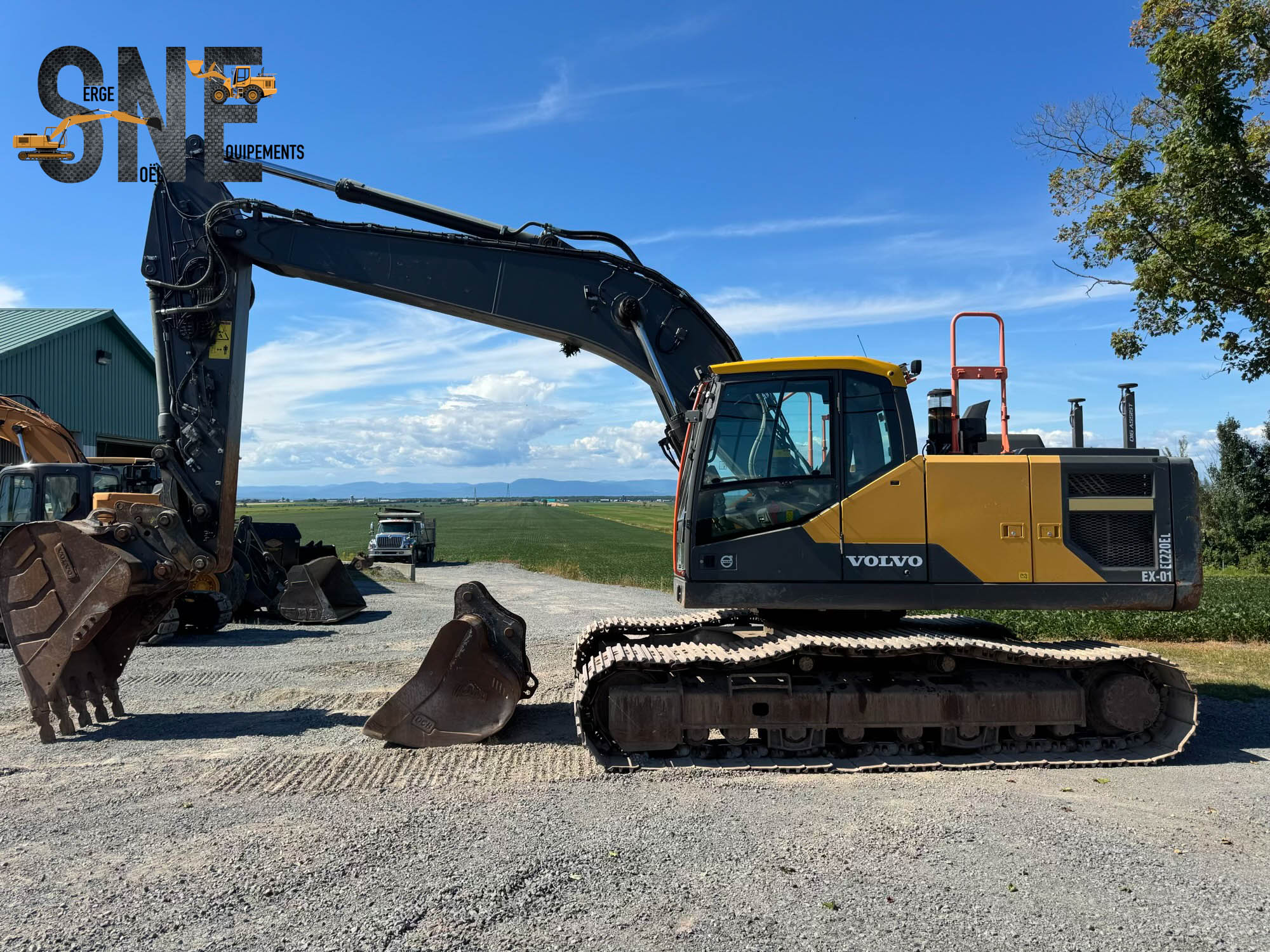 Volvo EC220EL_7885.jpg